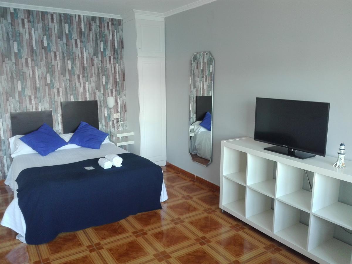 Aparthotel Corcubion Playa De Quenxe Екстер'єр фото