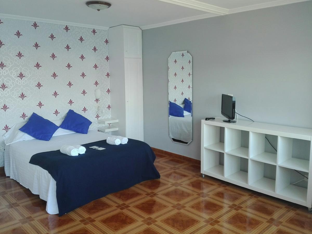 Aparthotel Corcubion Playa De Quenxe Екстер'єр фото