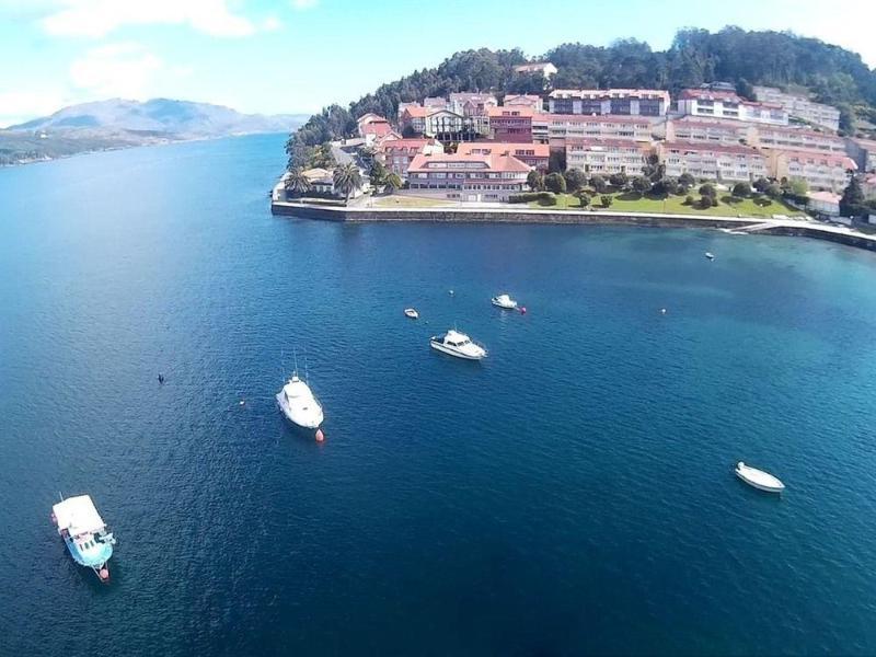 Aparthotel Corcubion Playa De Quenxe Екстер'єр фото