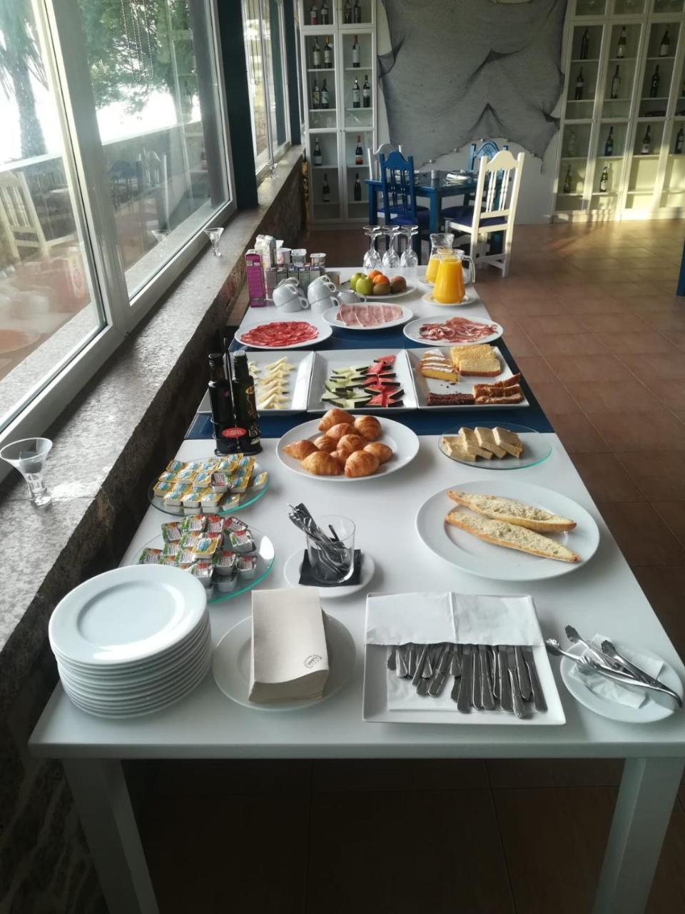 Aparthotel Corcubion Playa De Quenxe Екстер'єр фото